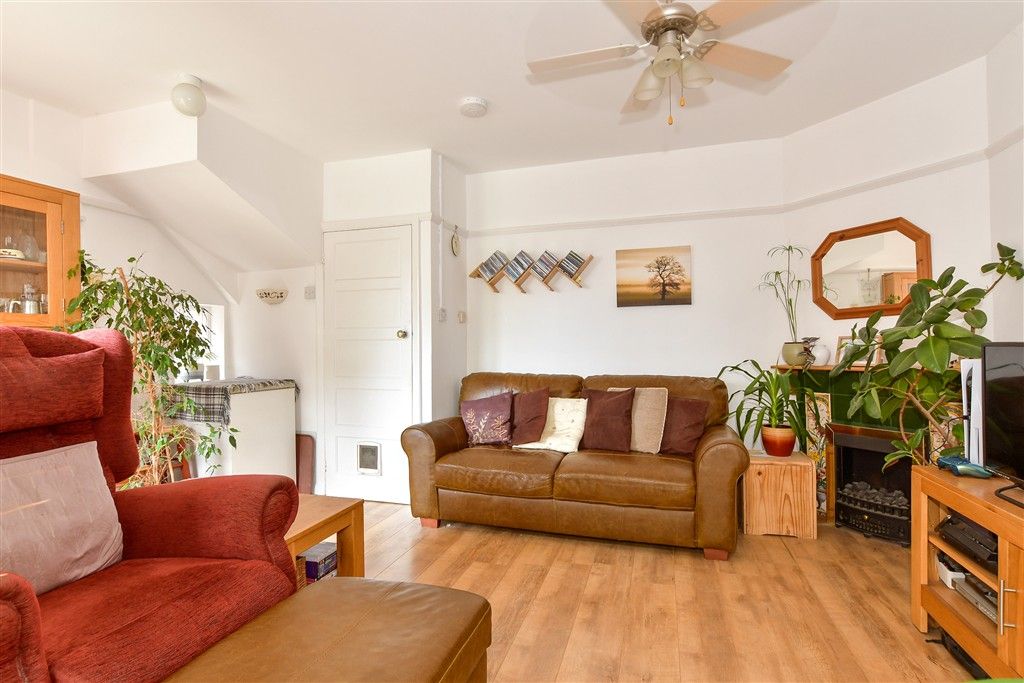 Property photo 3 of 13 Lounge