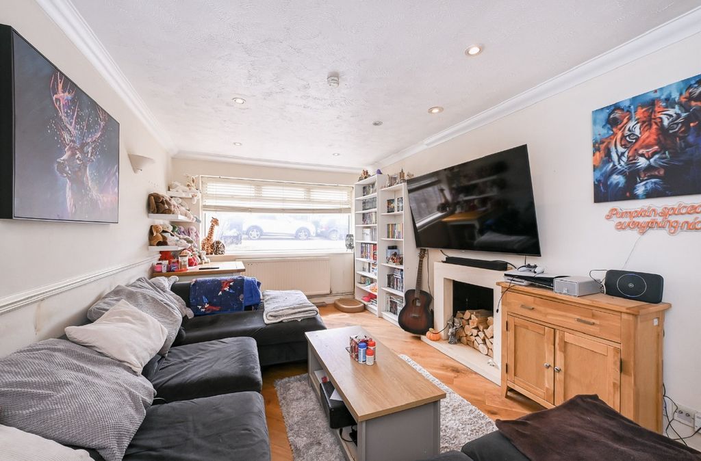 Property photo 3 of 12