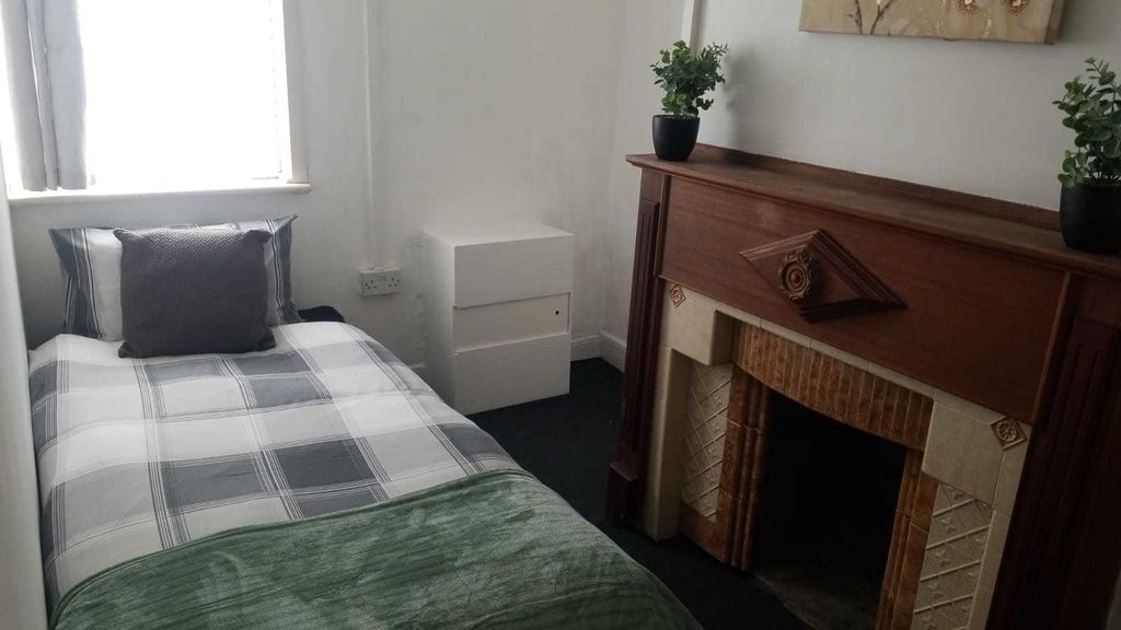 Property photo 1 of 2
