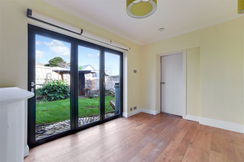 Property photo 3 of 11 3 - Picture No. 18