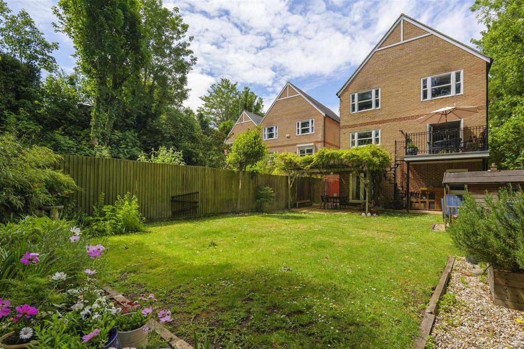 Property photo 2 of 32