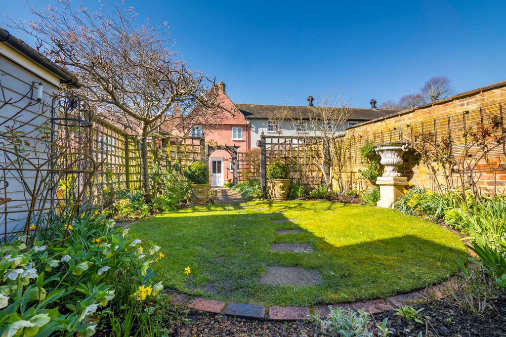 Property photo 2 of 36