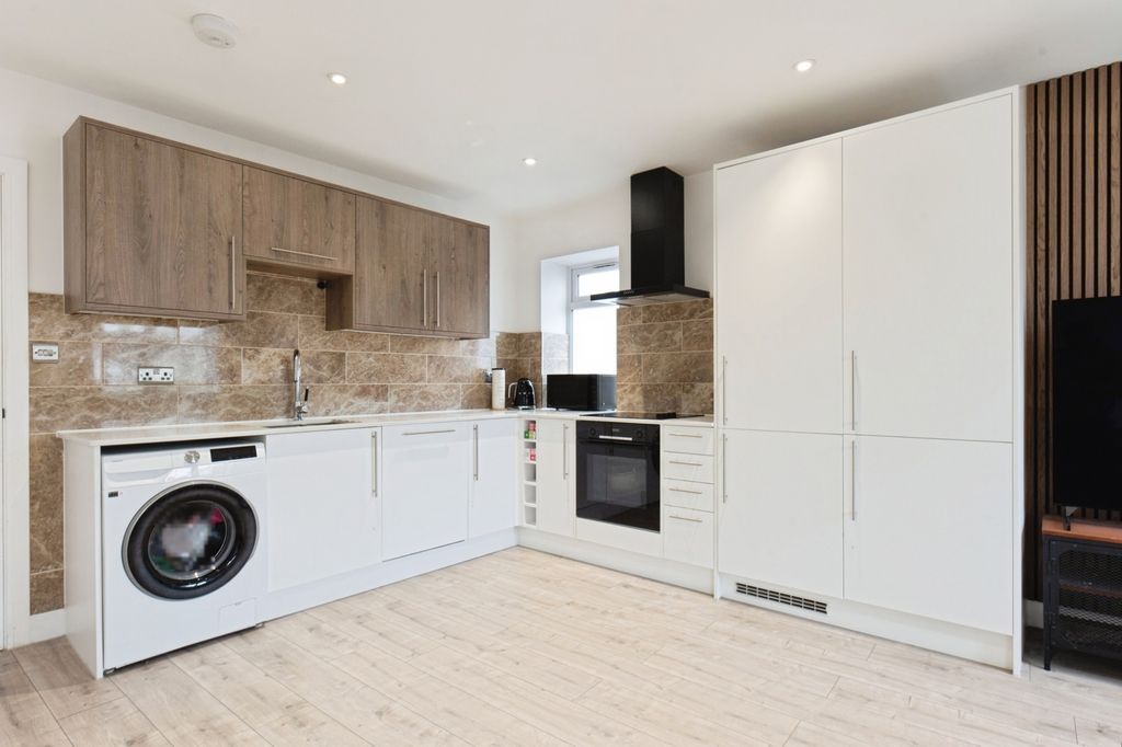 Property photo 2 of 9 Kitchen