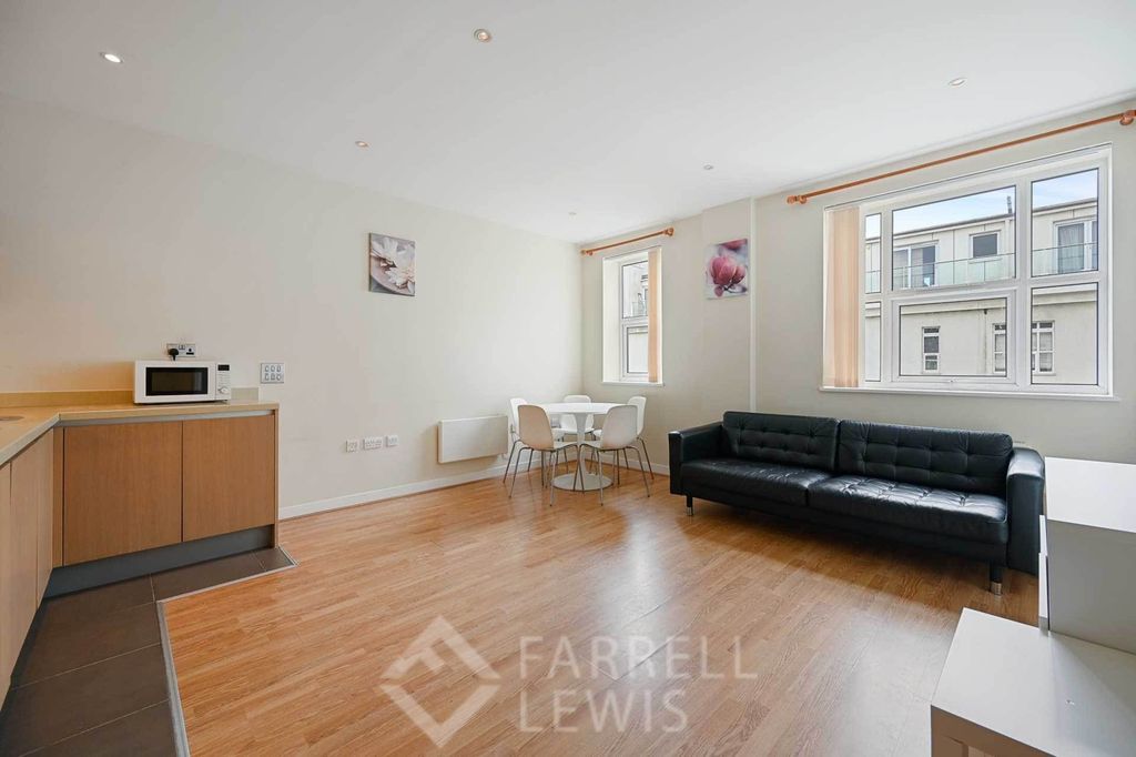Property photo 3 of 10 Photo