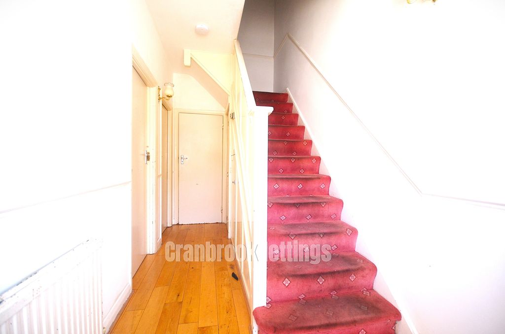 Property photo 1 of 12 Three Bedroom House To Rent Meadway, Ilford.