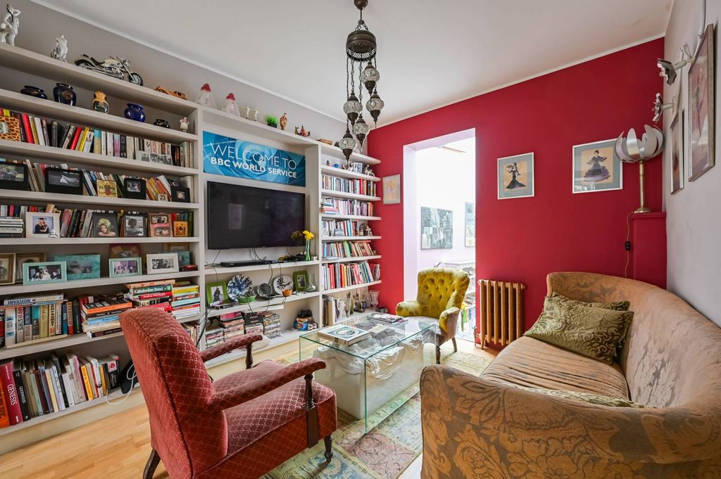 Property photo 2 of 24