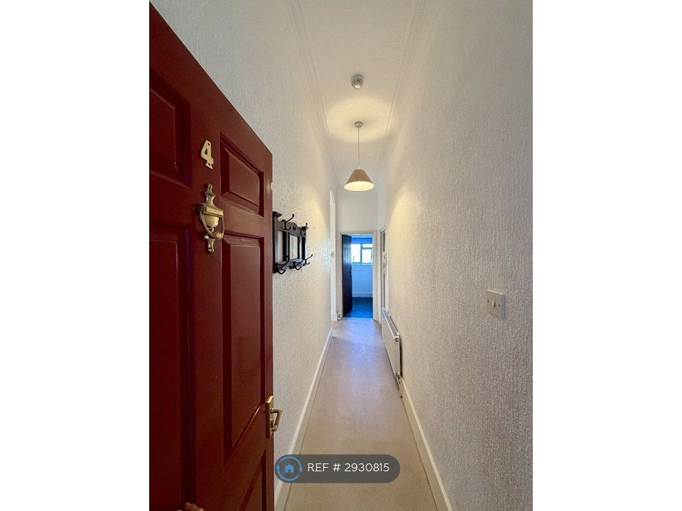 Property photo 3 of 10 Entrance Hall