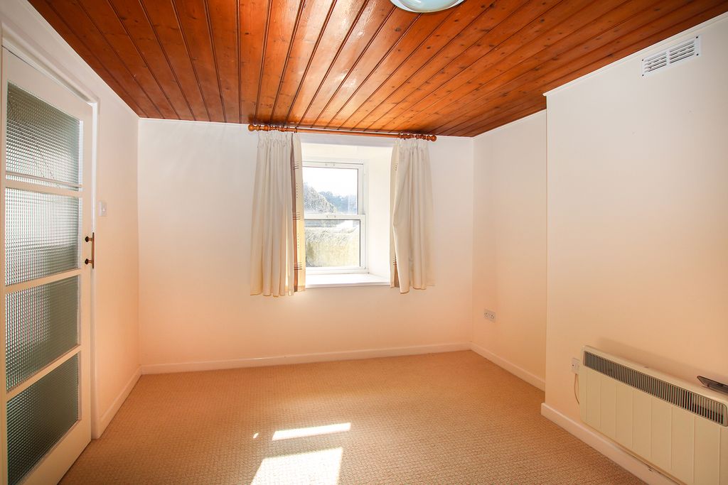 Property photo 3 of 7 Photo 2