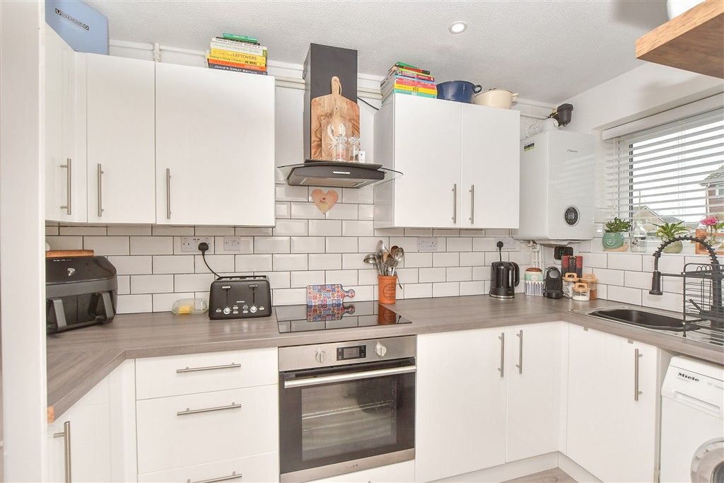 Property photo 3 of 10 Kitchen