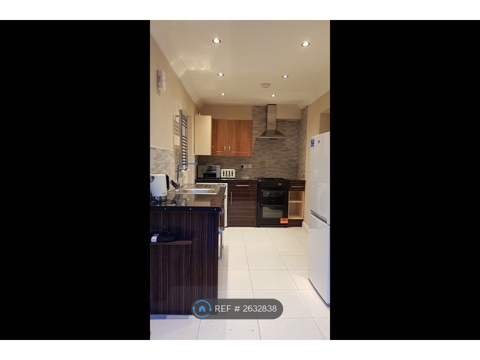 Property photo 1 of 11 Kitchen