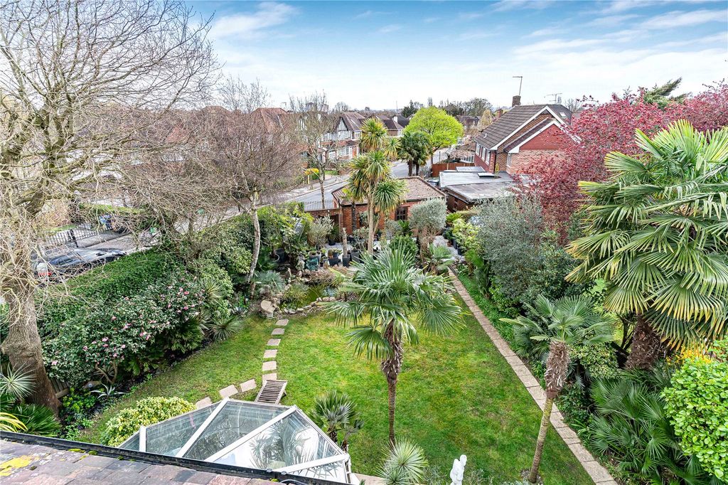 Property photo 3 of 22 Back Garden