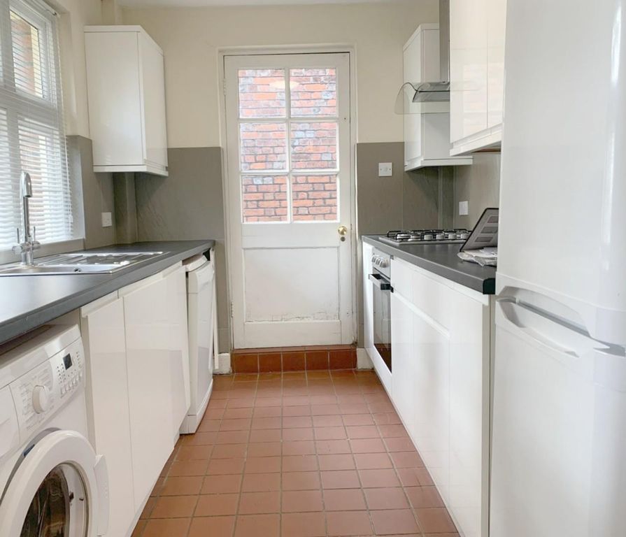 Property photo 2 of 11 Kitchen