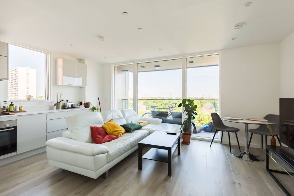 Property photo 1 of 11