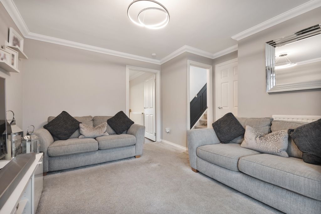 Property photo 3 of 28 Living Room