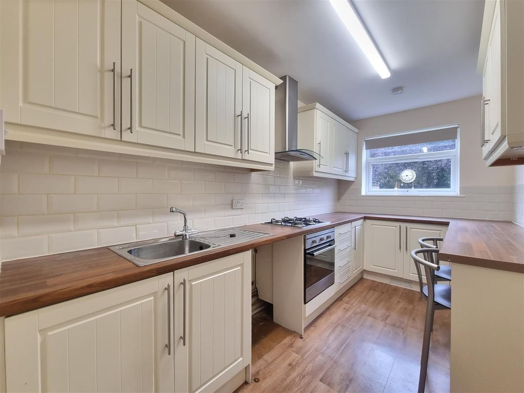 Property photo 1 of 12 Kitchen