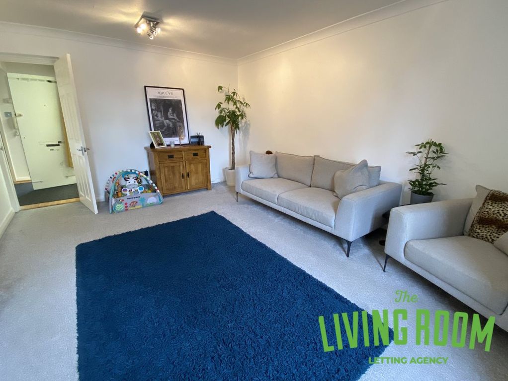 Property photo 3 of 12 Lounge 1