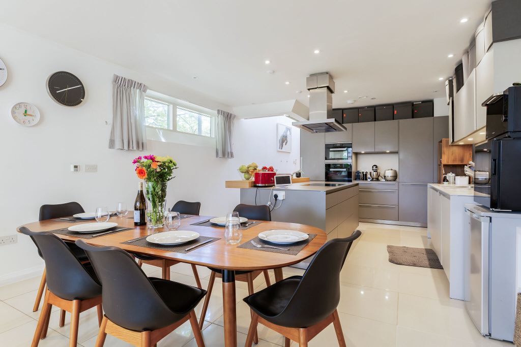 Property photo 2 of 21