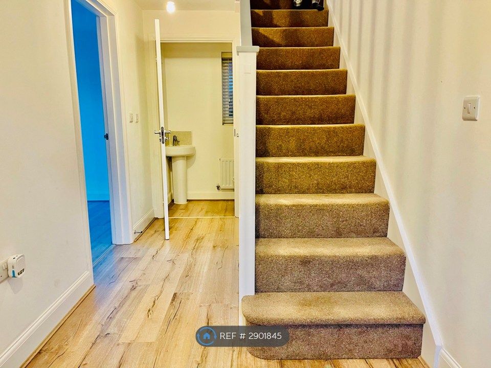 Property photo 2 of 28