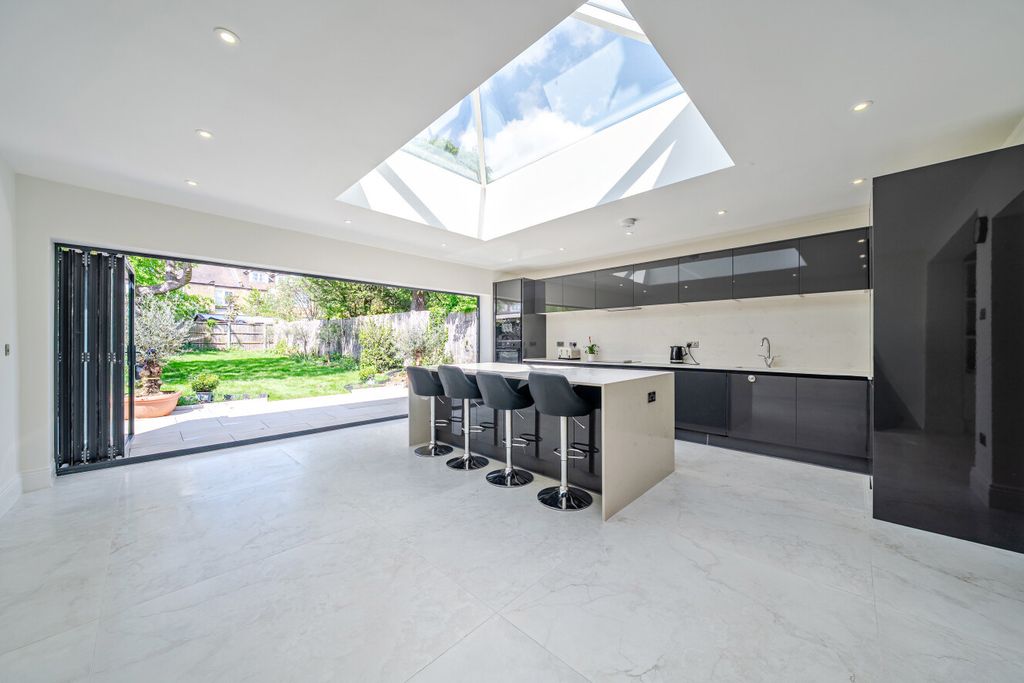 Property photo 2 of 17 1449337-10-69F0E9...