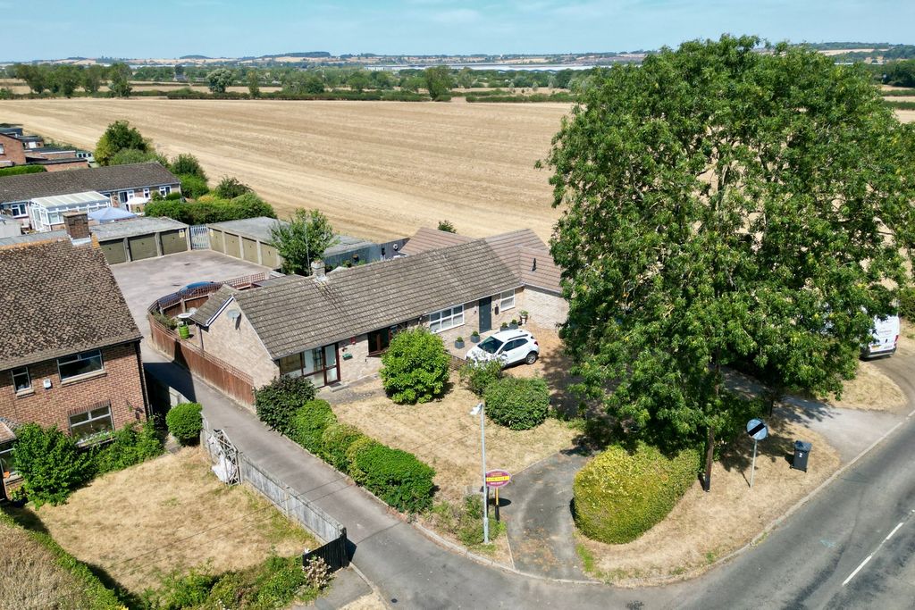 Property photo 2 of 18 Banbury Lane