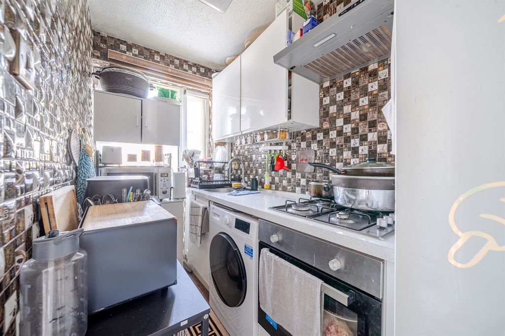 Property photo 3 of 12