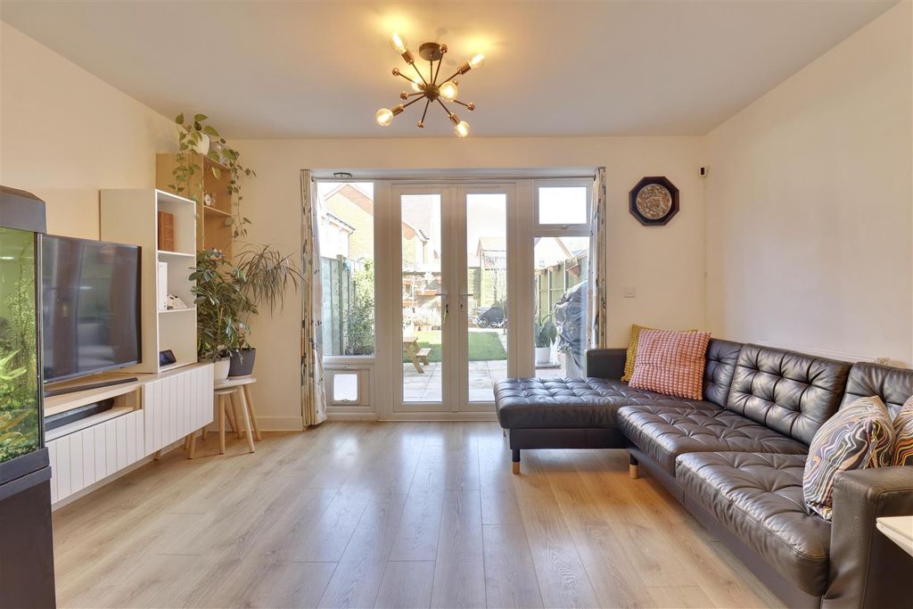 Property photo 1 of 23 94484B3F-46Dd-4Ab5-B2Fb-6A8Ac24F96C3_1_201_A.Jpeg