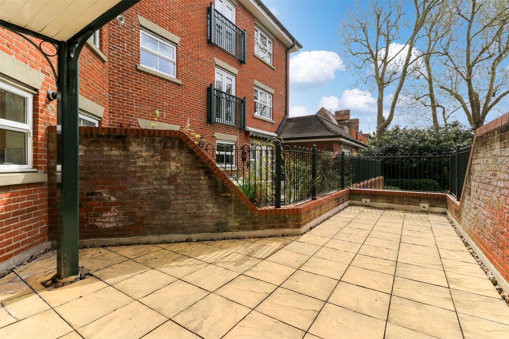 Property photo 2 of 16 Picture No. 18