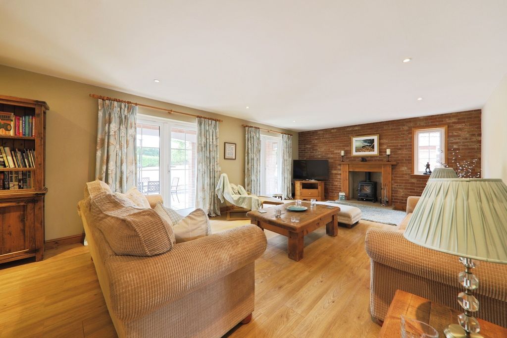 Property photo 3 of 17 4853349