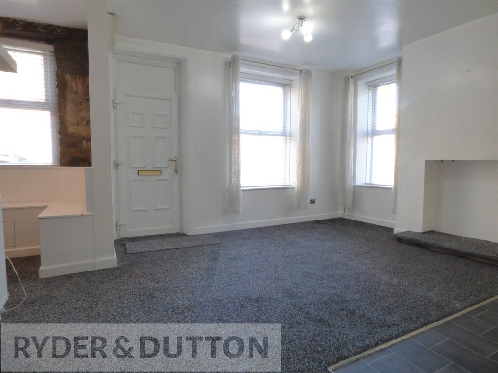 Property photo 3 of 16 Lounge