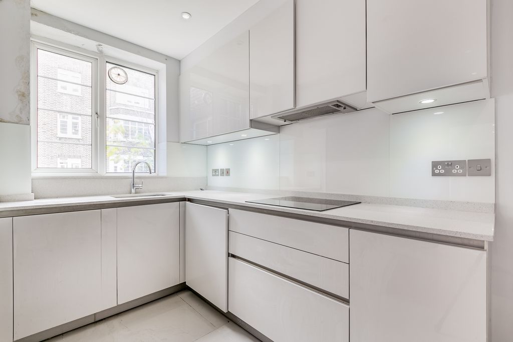 Property photo 3 of 13 Kitchen