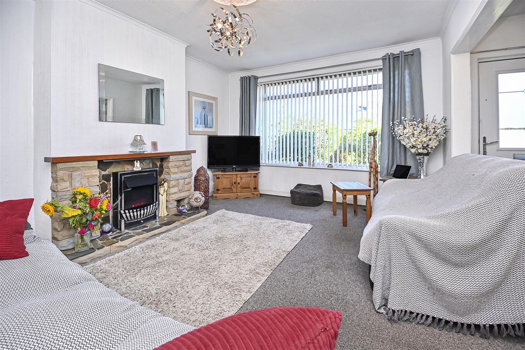 Property photo 3 of 29 24 Wensley Road Lounge (2).Jpg