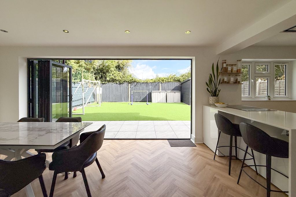 Property photo 2 of 21 4533786