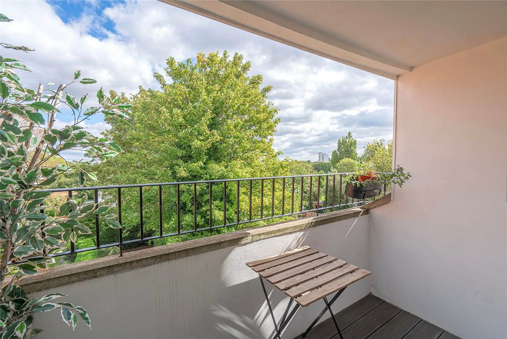 Property photo 2 of 20 Terrace A