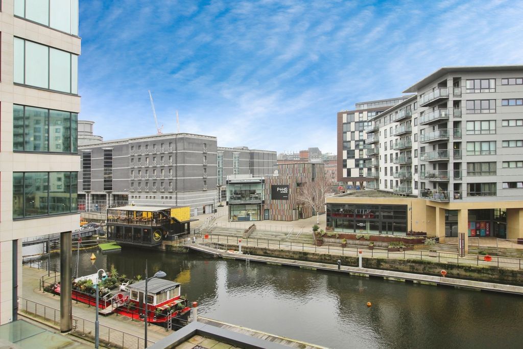 Property photo 1 of 9 Balcony