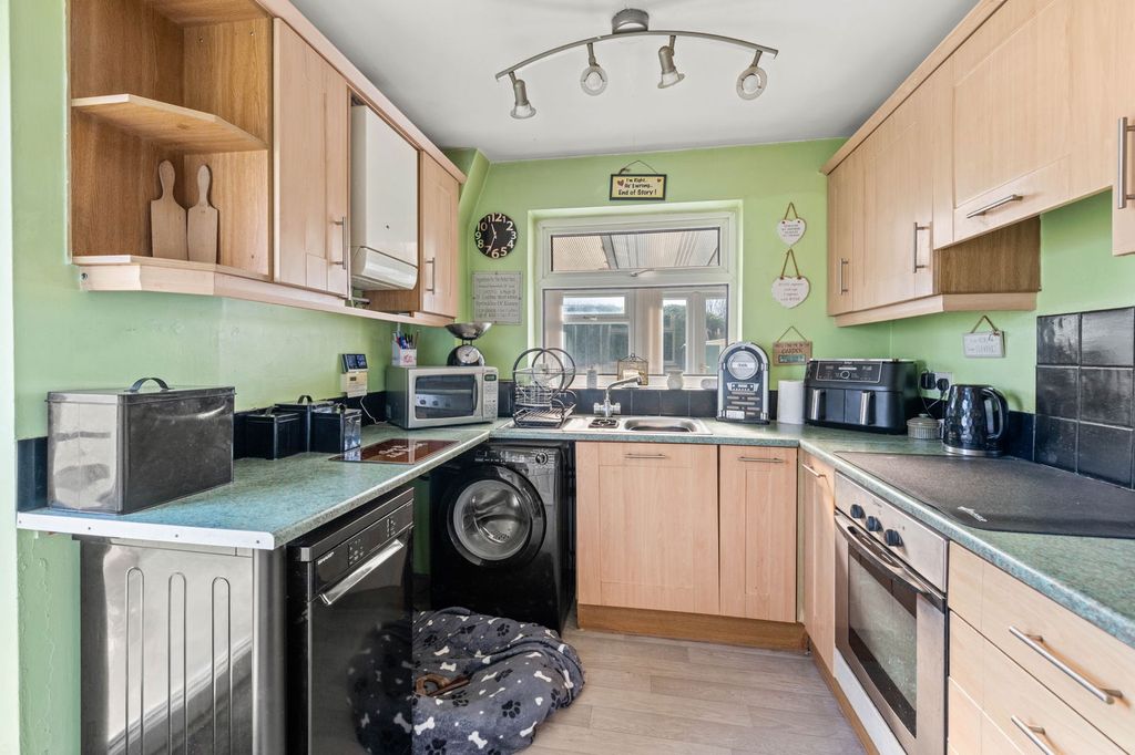 Property photo 3 of 25