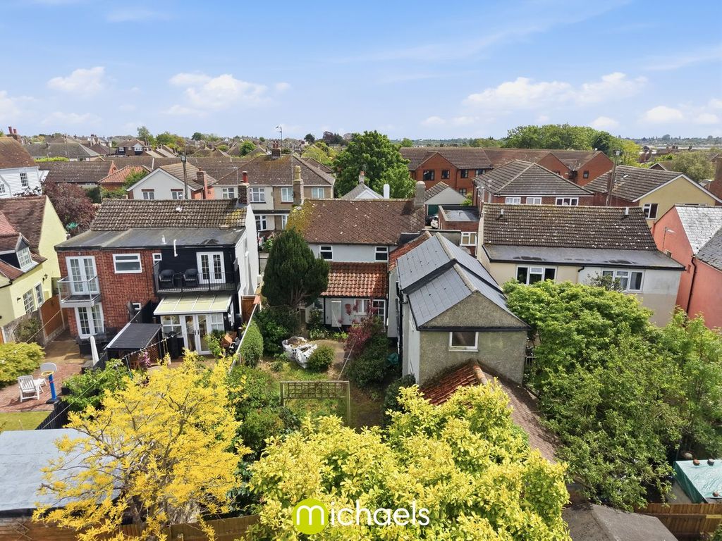 Property photo 2 of 34