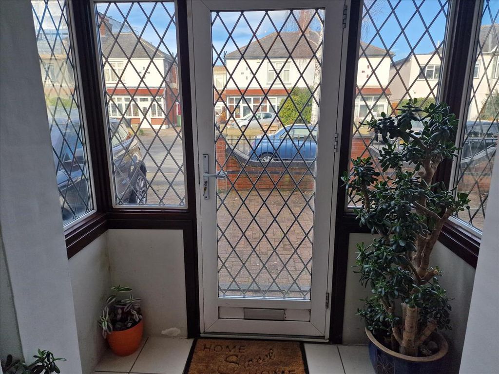 Property photo 2 of 27