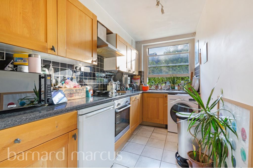 Property photo 2 of 5 Kitchen