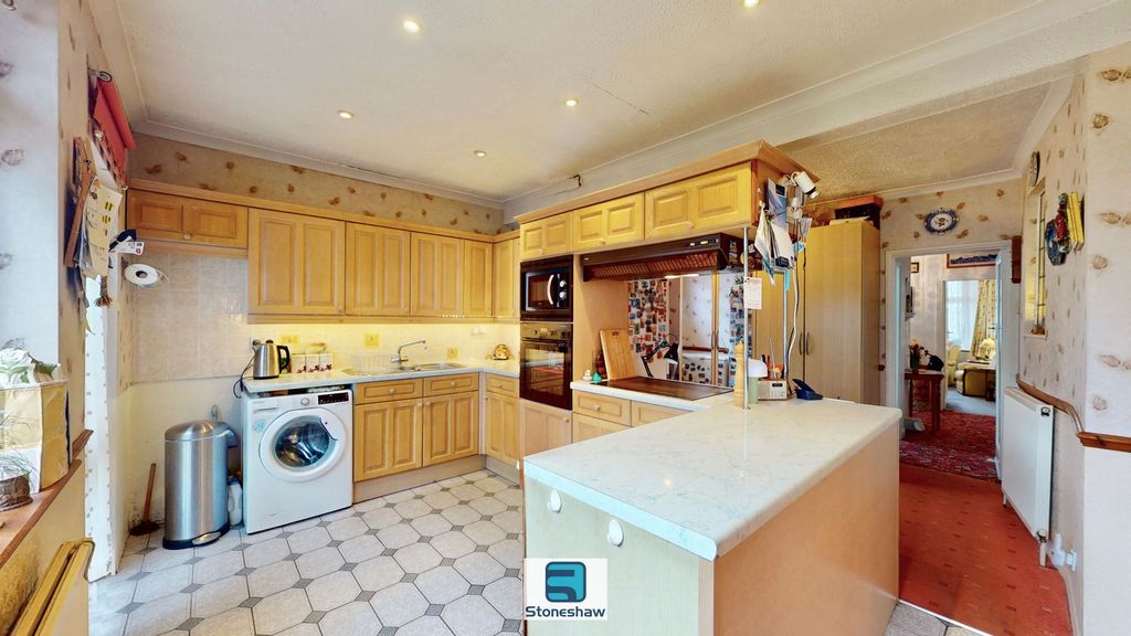 Property photo 3 of 32