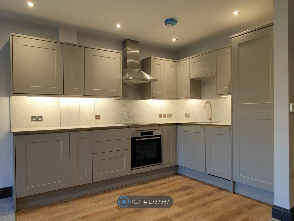 Property photo 3 of 11 Nice New Kitchen With Good Quality Appliances