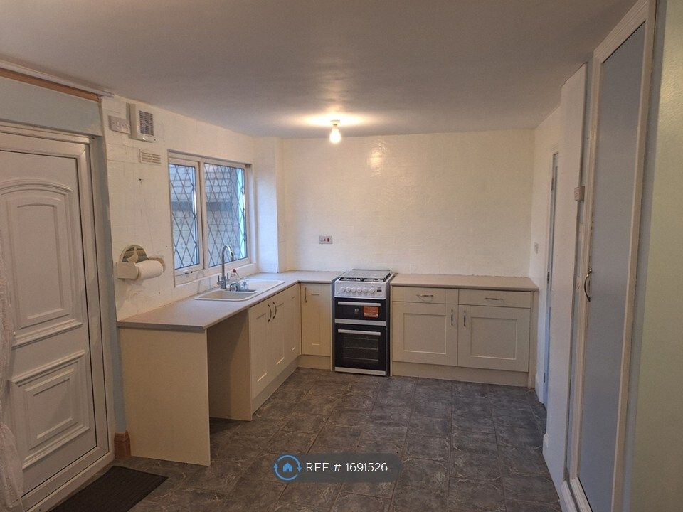 Property photo 3 of 13 Kitchen Dinner1