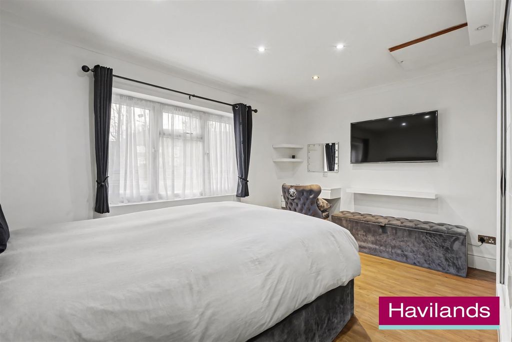 Property photo 3 of 12 Berkeley Gardens N21 2Bd-11.Jpg