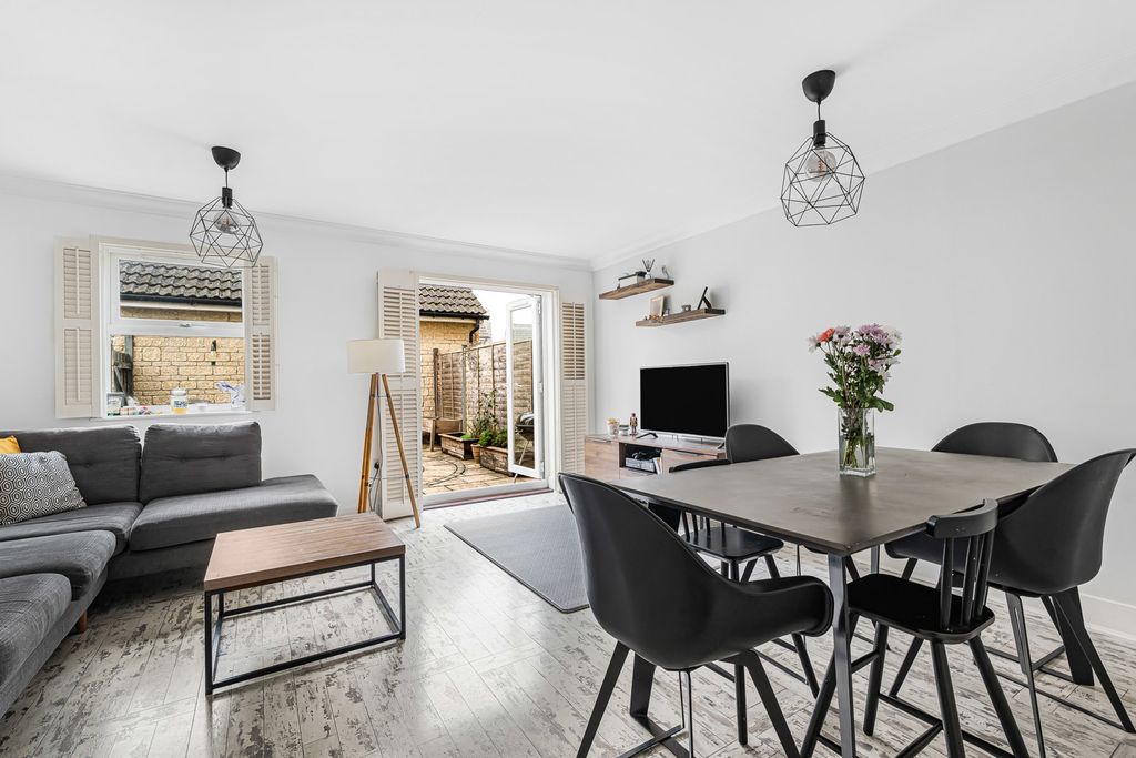 Property photo 2 of 15 Sitting/Dining Room