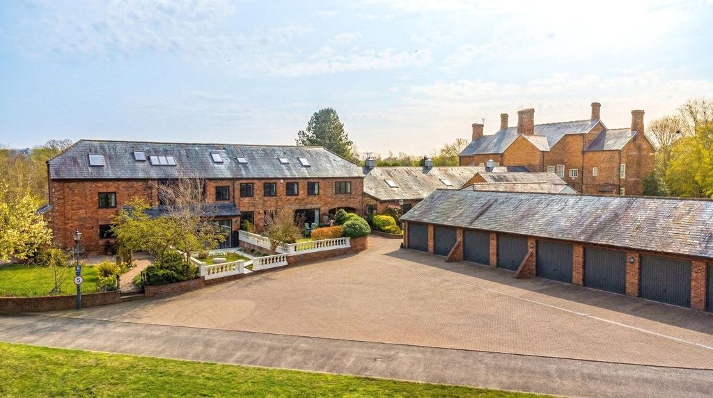 Property photo 1 of 22 Front Of Area