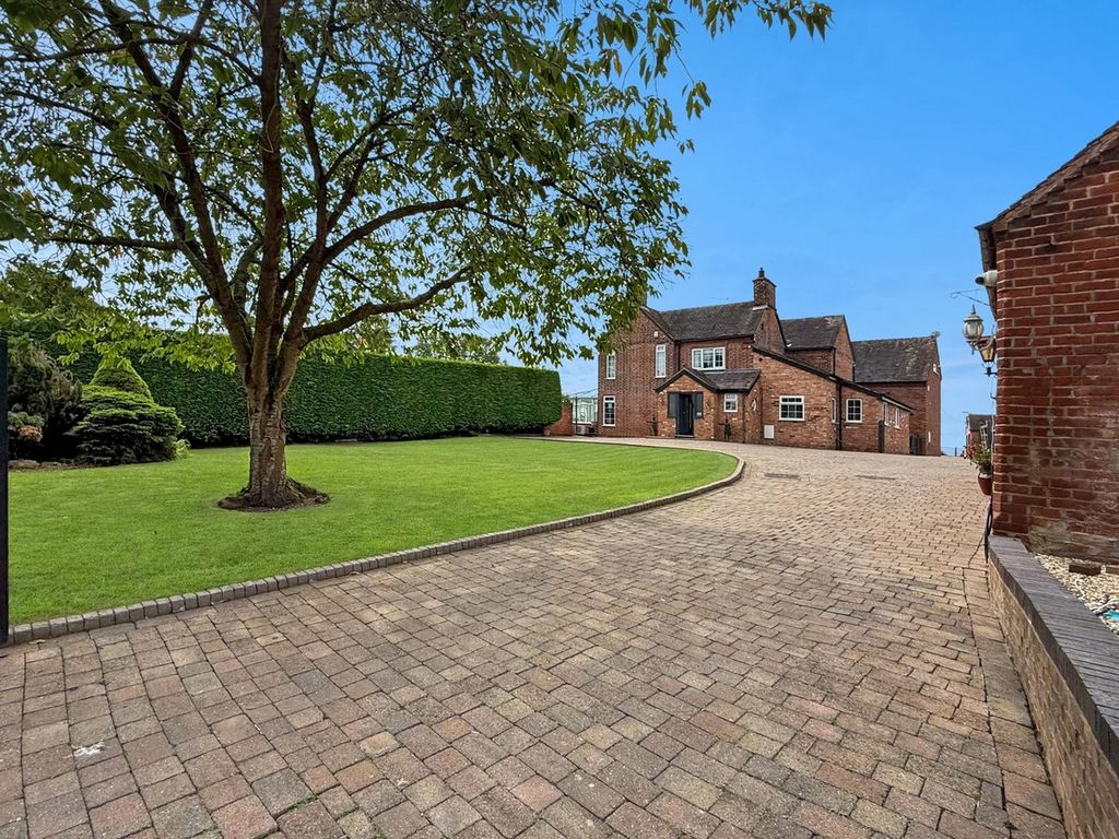 Property photo 1 of 26