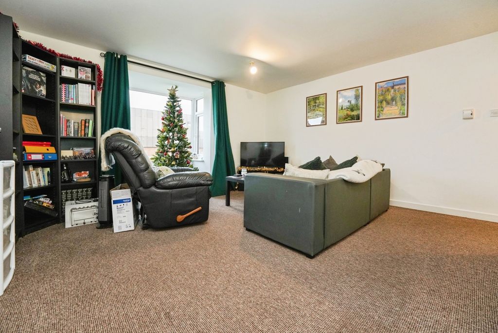 Property photo 2 of 11 Pbox-Img.Jpg