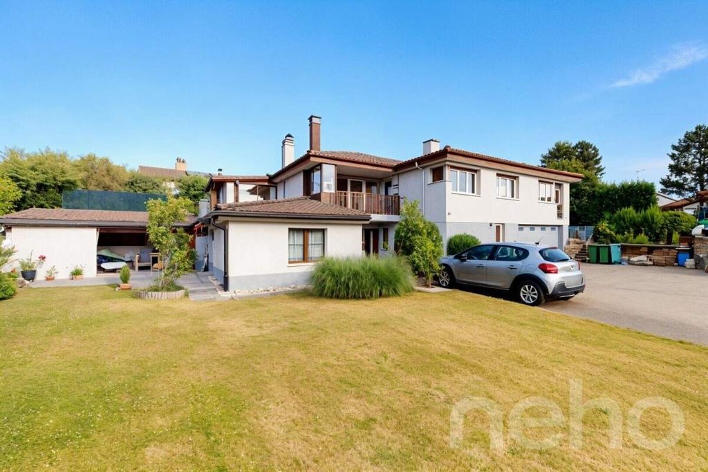 Property photo 2 of 13