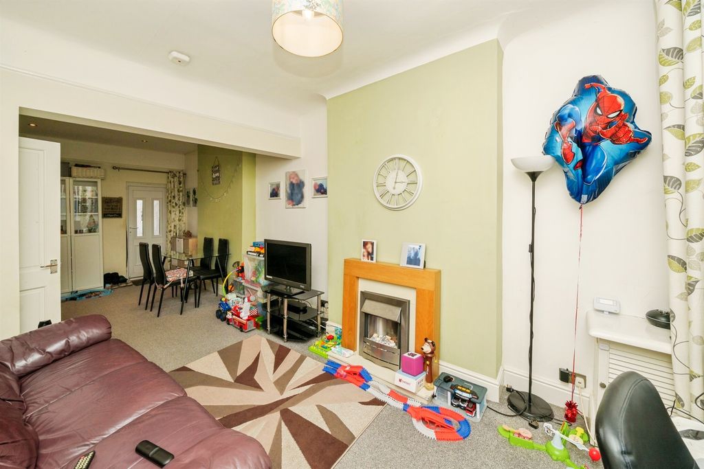Property photo 2 of 17