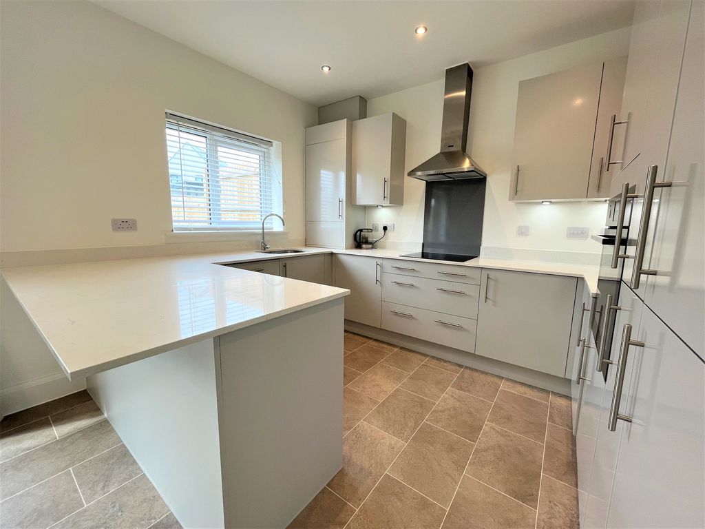 Property photo 2 of 14 Kitchen