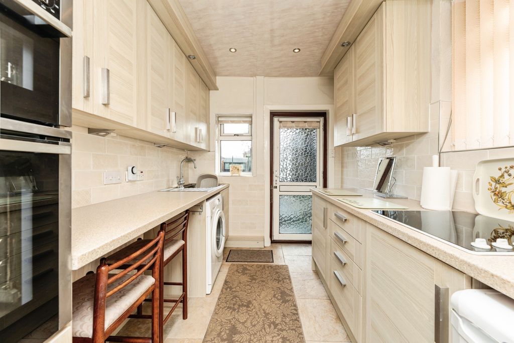 Property photo 2 of 15 Kitchen